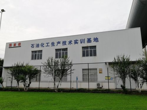 服务地方发展,提升职教服务产业 硬 实力